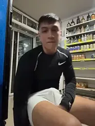 OliverWest04 — 在 stripchat 直播的网络摄像头模特