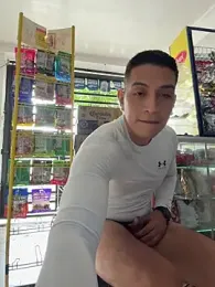 OliverWest04 — 在 stripchat 直播的网络摄像头模特