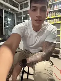 OliverWest04 — 在 stripchat 直播的网络摄像头模特