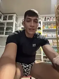 OliverWest04 — 在 stripchat 直播的网络摄像头模特