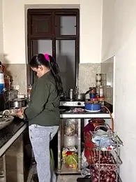 Heena-143 — Stripchat stream photo (Apr 2026)