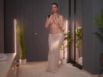 calliadesigner — 在 chaturbate 直播的网络摄像头模特