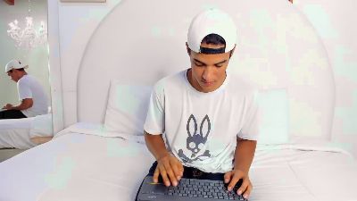 KyrozStorm — 在 cam4 直播的网络摄像头模特