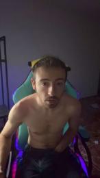 Boy_hairy02 — 在 cam4 直播的网络摄像头模特