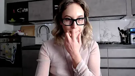 L_Sofia — 在 stripchat 直播的网络摄像头模特