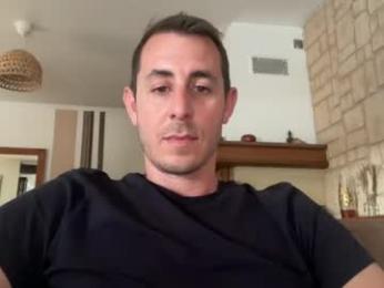 bigonehott — 在 chaturbate 直播的网络摄像头模特