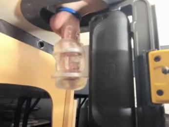 slimguerrilla — Chaturbate stream photo (Apr 2026)