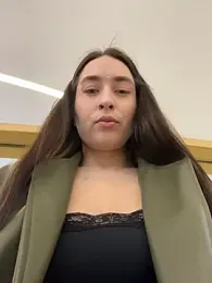 Holly_Play — 在 stripchat 直播的网络摄像头模特