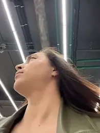 Holly_Play — 在 stripchat 直播的网络摄像头模特