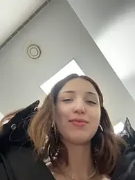 DollyTall — 在 stripchat 直播的网络摄像头模特