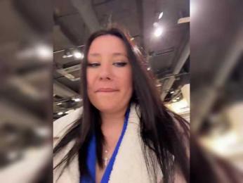 -Lune — 在 bongacams 直播的网络摄像头模特