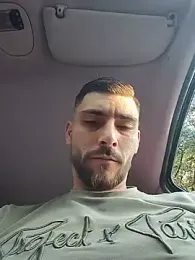 Hugo-doux-domi — 在 stripchat 直播的网络摄像头模特