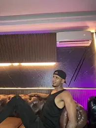 AaronCruz_ — 在 stripchat 直播的网络摄像头模特