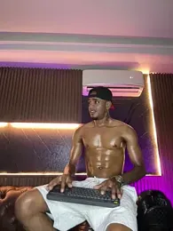 AaronCruz_ — Stripchat stream photo (Mar 2026)