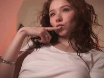 moonfaced_ — 在 chaturbate 直播的网络摄像头模特