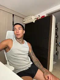 sendfer — 在 stripchat 直播的网络摄像头模特