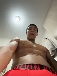 sendfer — 在 stripchat 直播的网络摄像头模特