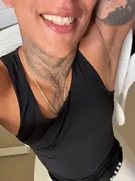 sendfer — 在 stripchat 直播的网络摄像头模特