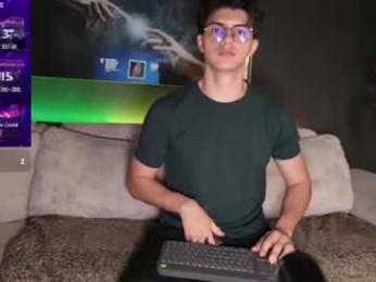 maisonbastian — 在 chaturbate 直播的网络摄像头模特