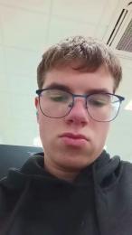 Alejandro2o50d — 在 cam4 直播的网络摄像头模特