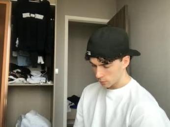 alexander0_ — 在 chaturbate 直播的网络摄像头模特