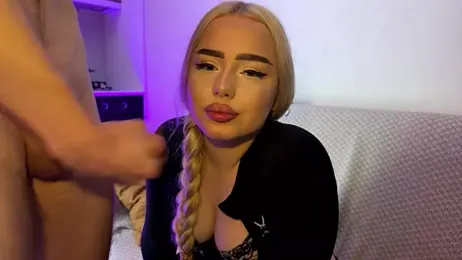 Blonde88888 — 在 stripchat 直播的网络摄像头模特