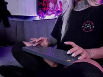 jadeykhada — 在 chaturbate 直播的网络摄像头模特