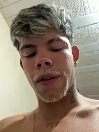Uchihaxxx — 在 stripchat 直播的网络摄像头模特