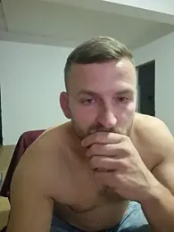 mikhael999 — 在 stripchat 直播的网络摄像头模特