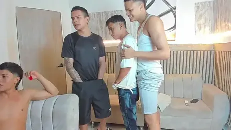 friendslikeplay — 在 stripchat 直播的网络摄像头模特