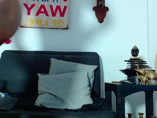 Tan Shavey — 在 flirt4free 直播的网络摄像头模特