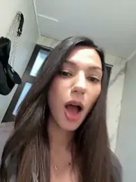 -_MiaQueen_- — 在 stripchat 直播的网络摄像头模特