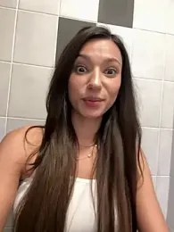 -_MiaQueen_- — 在 stripchat 直播的网络摄像头模特