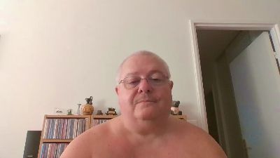 philou75xxx — Cam4 stream photo (Apr 2026)