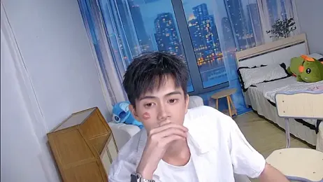 xiaoyang-FF — 在 stripchat 直播的网络摄像头模特