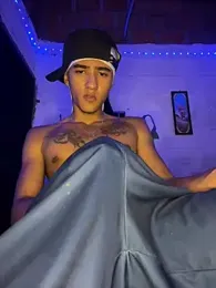 billi_adamzz — 在 stripchat 直播的网络摄像头模特