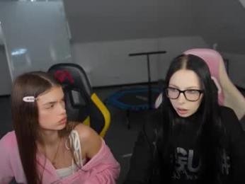 livehub054 — 在 chaturbate 直播的网络摄像头模特