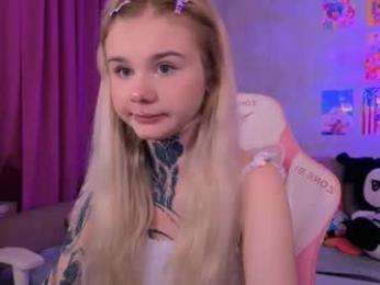 britney_lynch — 在 chaturbate 直播的网络摄像头模特