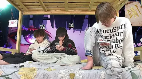 xiaohuangren01 — 在 stripchat 直播的网络摄像头模特