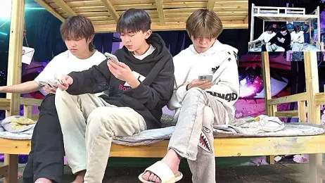 xiaohuangren01 — 在 stripchat 直播的网络摄像头模特