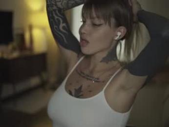 mileeena — 在 chaturbate 直播的网络摄像头模特