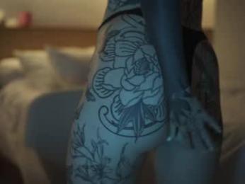 mileeena — 在 chaturbate 直播的网络摄像头模特