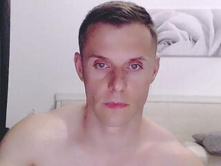 Andrrew Great — 在 flirt4free 直播的网络摄像头模特