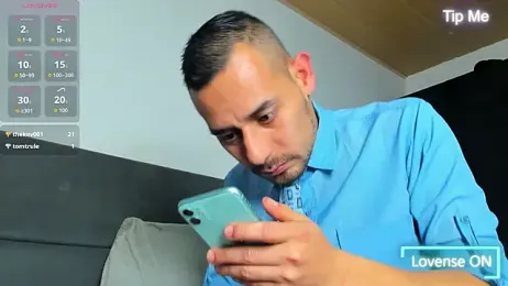 jhonyalzate2 — Stripchat stream photo (Jun 2026)