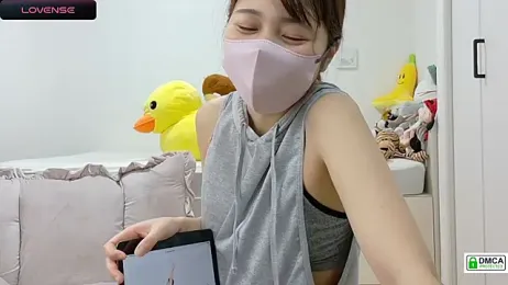 SUZU_ — Stripchat recorded stream screenshot (19 May 2025)
