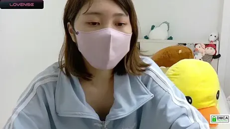 SUZU_ — Stripchat recorded stream screenshot (19 May 2025)