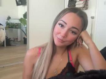 luvlivvyy — Chaturbate recorded stream image, 22.05.2025 00:40