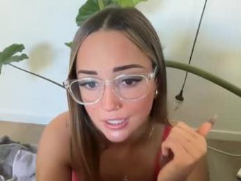 luvlivvyy — Chaturbate recorded stream image, 22.05.2025 00:40