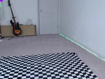 petitebrat — Chaturbate recorded stream screenshot (23 May 2025)