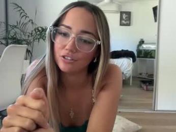luvlivvyy — Chaturbate recorded stream image, 28.05.2025 00:20